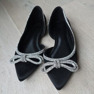 Like ew Black Satin/crystal Flats